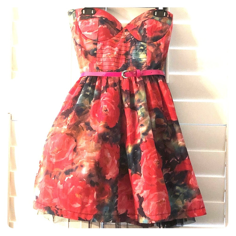 👗 Strapless Floral mini babydoll party dress